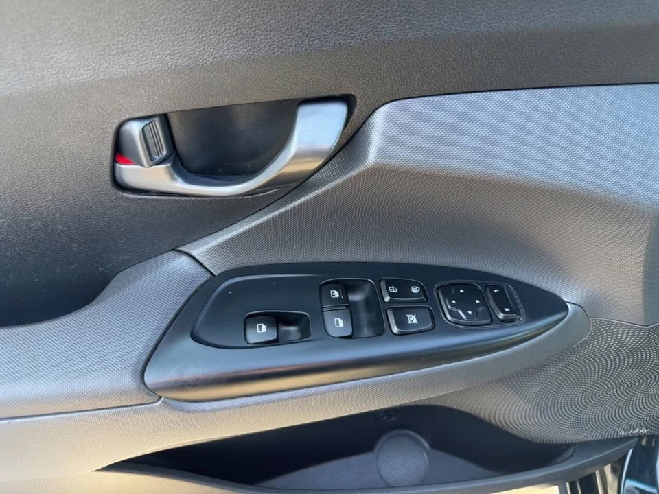 2019 Hyundai Veloster - Image 16 of 20