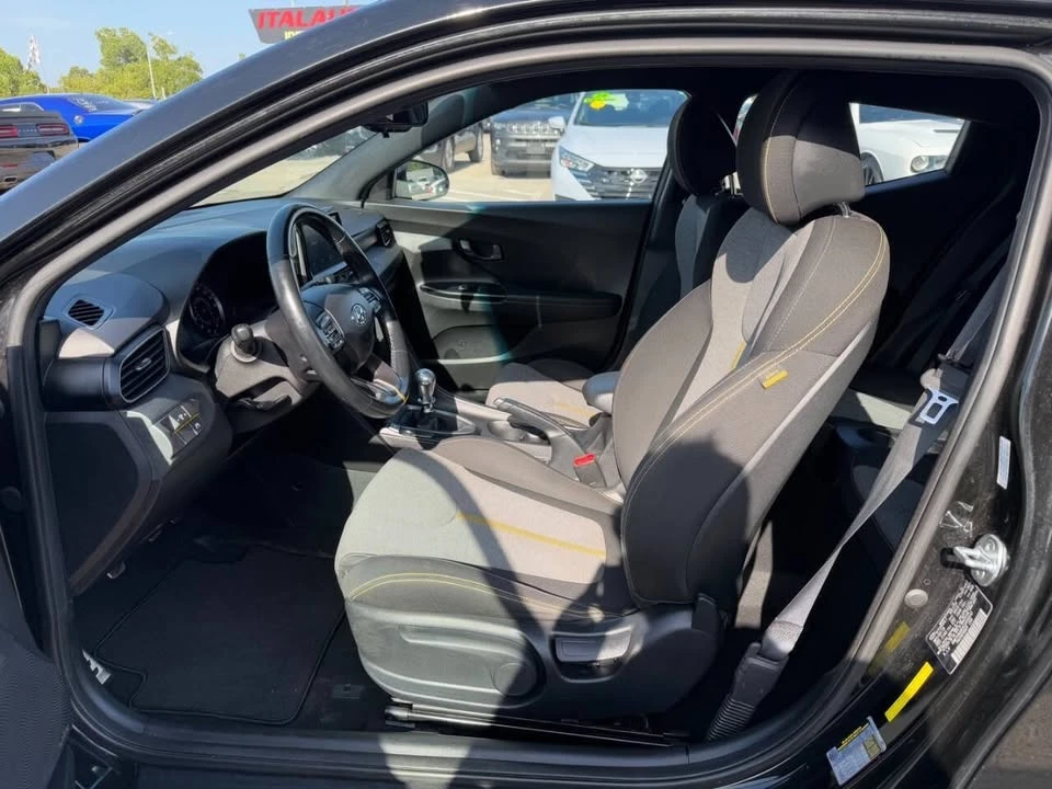 2019 Hyundai Veloster - Image 17 of 20