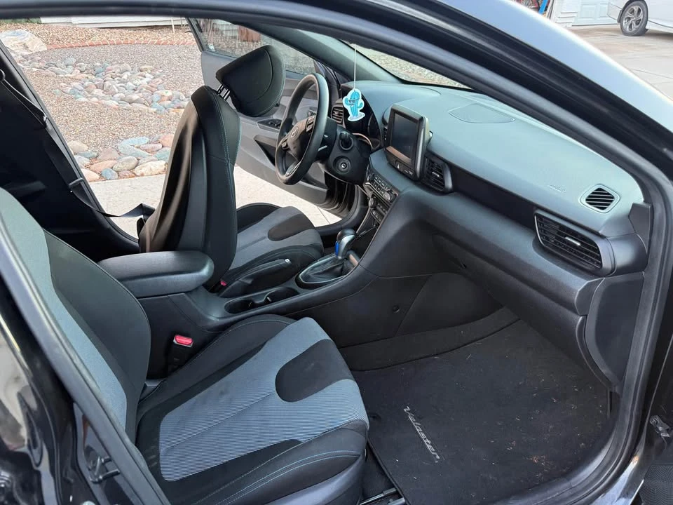2019 Hyundai Veloster - Image 10 of 12