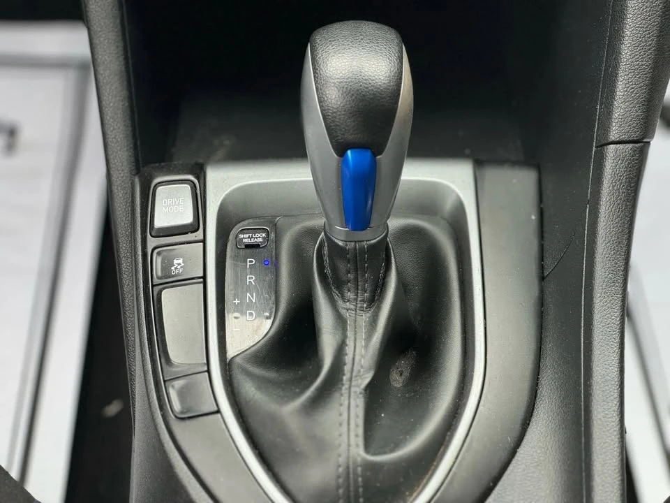 2019 Hyundai Veloster - Image 18 of 19
