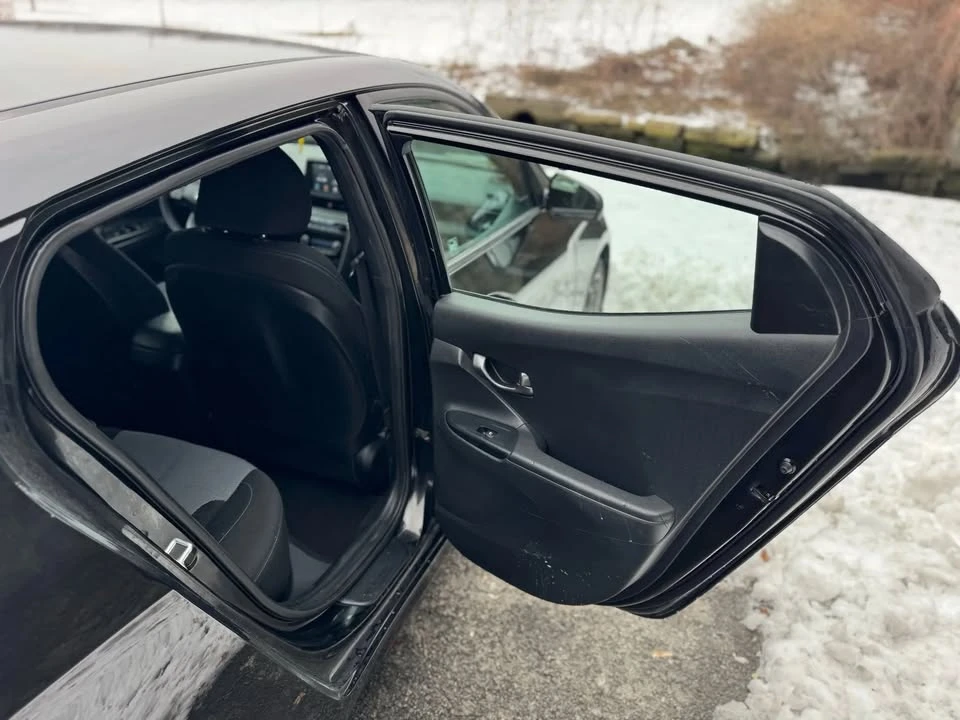 2019 Hyundai Veloster - Image 12 of 19