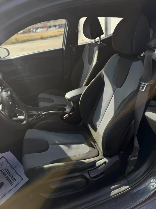 2019 Hyundai Veloster - Image 8 of 12