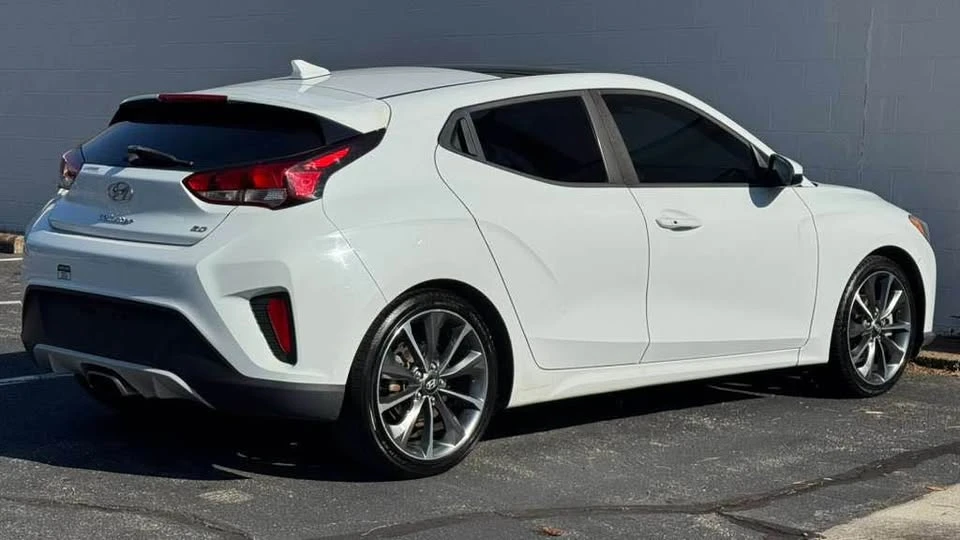 2019 Hyundai Veloster - Image 2 of 17
