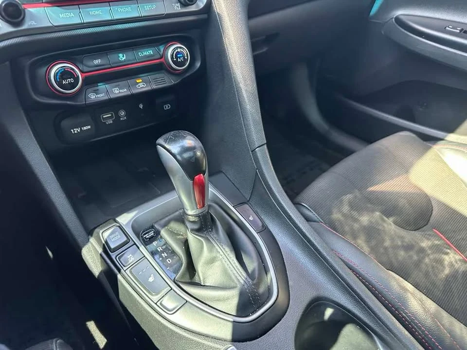 2019 Hyundai Veloster - Image 10 of 18