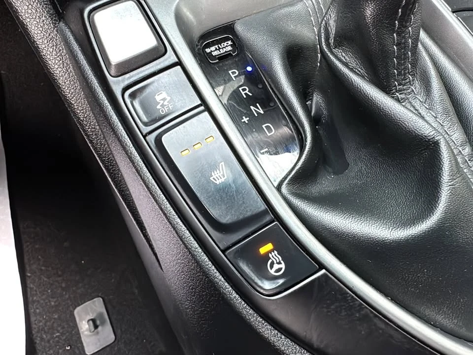 2019 Hyundai Veloster - Image 12 of 20