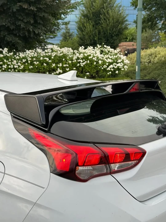2019 Hyundai Veloster - Image 15 of 17