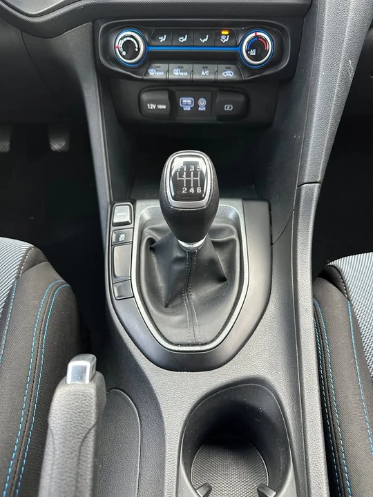 2019 Hyundai Veloster - Image 13 of 17