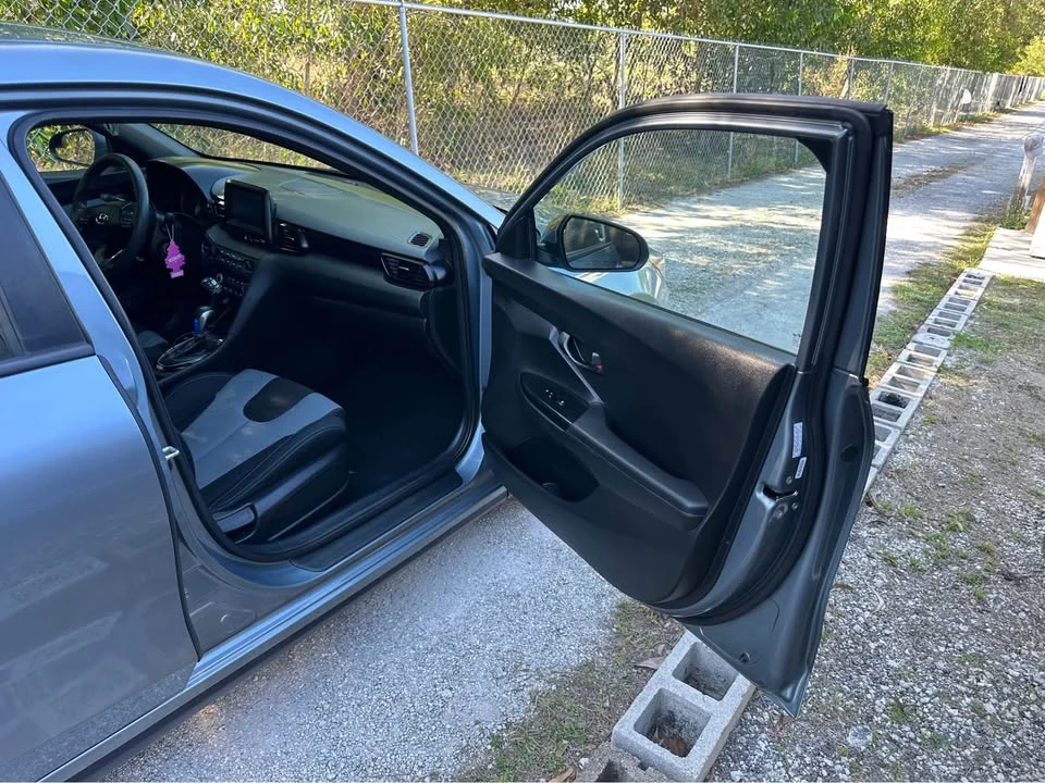 2019 Hyundai Veloster - Image 10 of 13