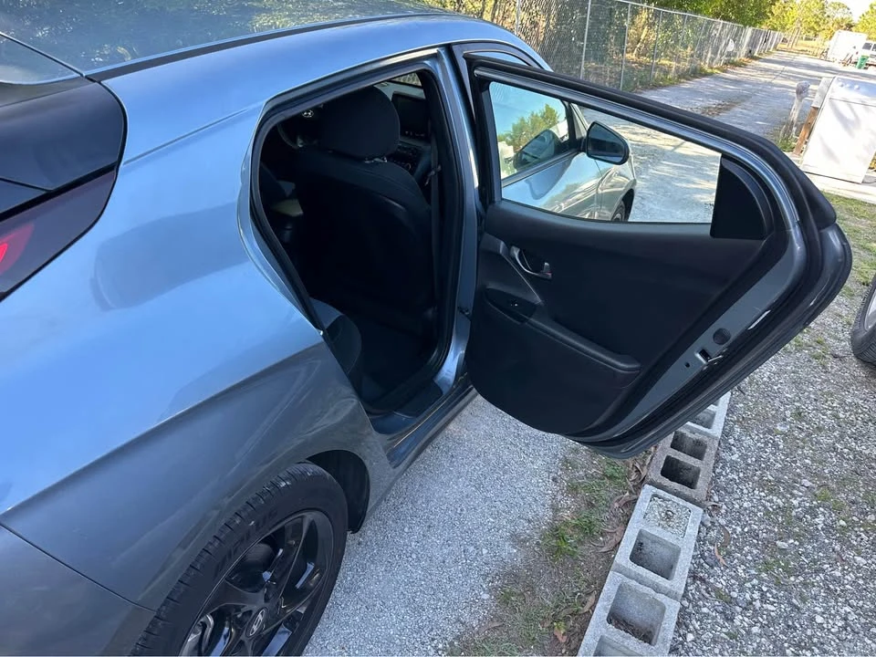 2019 Hyundai Veloster - Image 11 of 13