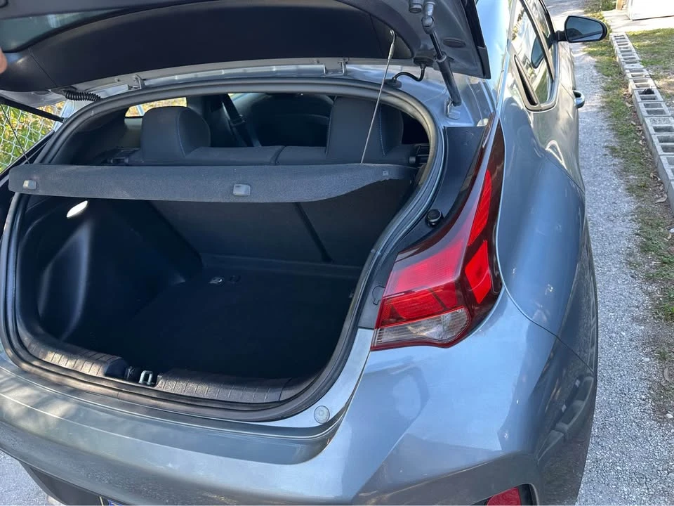 2019 Hyundai Veloster - Image 7 of 13