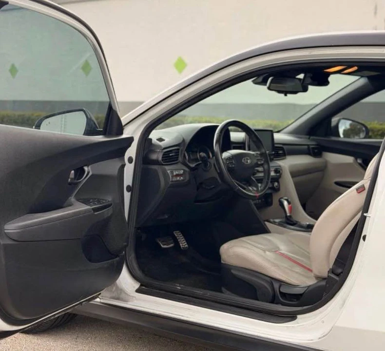 2019 Hyundai Veloster - Image 8 of 14