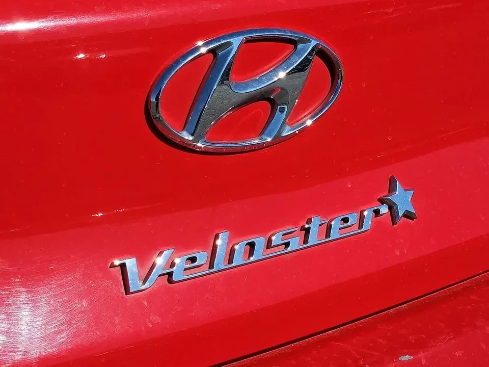 2019 Hyundai Veloster N - Image 2 of 3