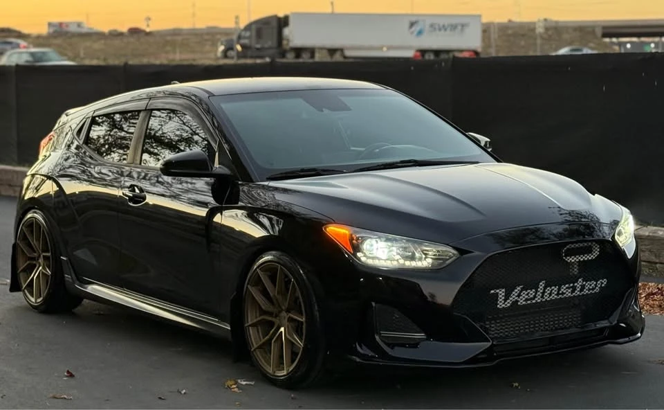 2019 Hyundai Veloster - Image 2 of 11
