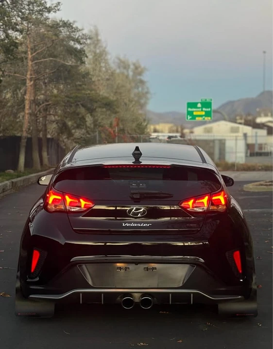 2019 Hyundai Veloster - Image 4 of 11