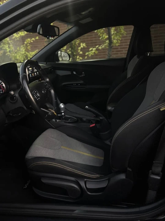 2019 Hyundai Veloster - Image 9 of 11