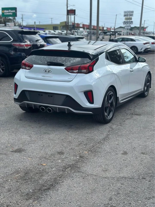 2018 Hyundai Veloster - Image 7 of 20