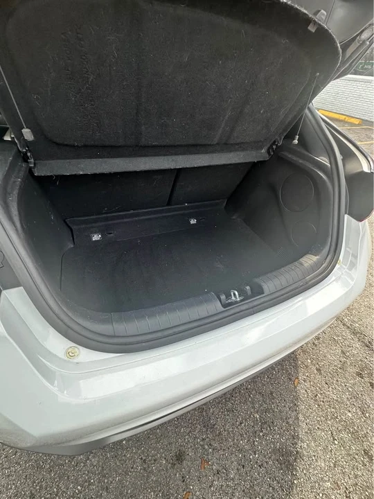 2018 Hyundai Veloster - Image 10 of 20