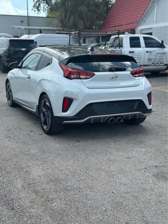 2018 Hyundai Veloster - Image 8 of 20