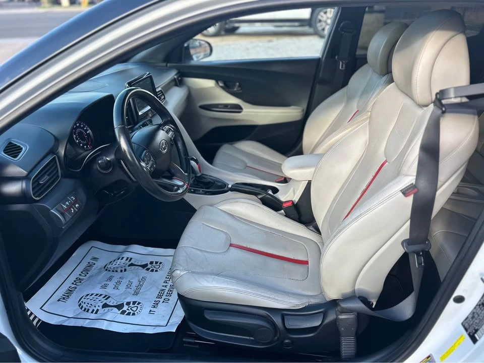 2019 Hyundai Veloster - Image 8 of 10