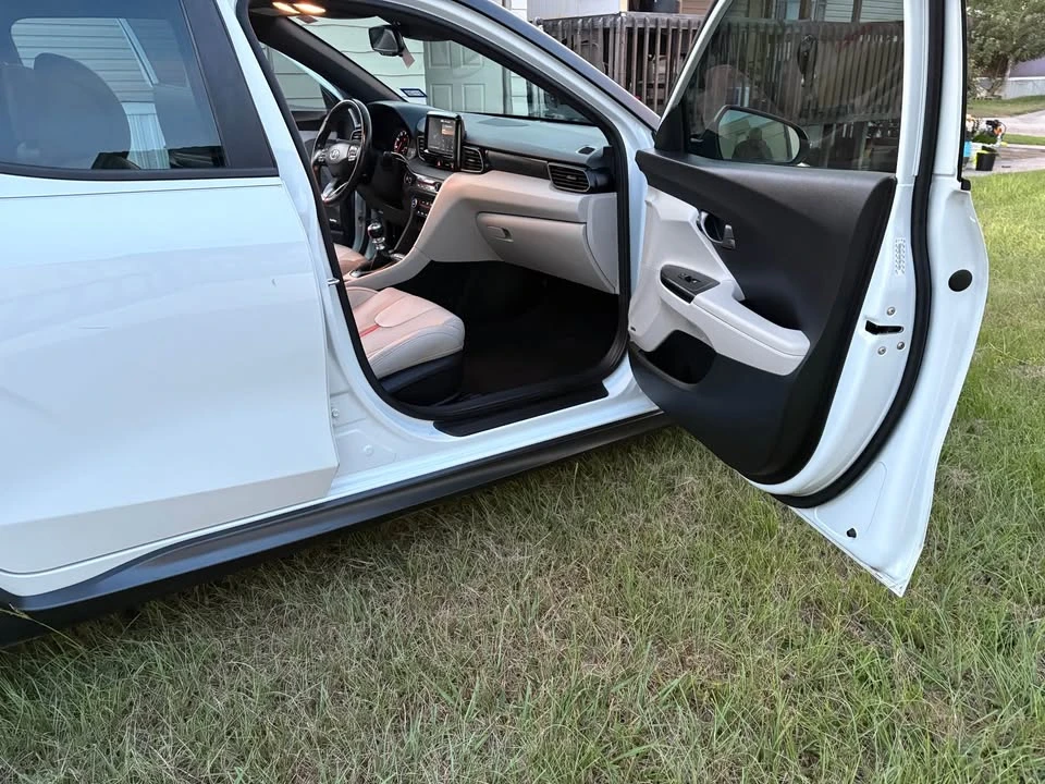 2019 Hyundai Veloster - Image 12 of 15