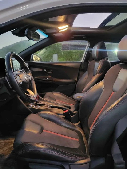 2019 Hyundai Veloster - Image 8 of 15