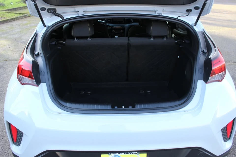 2019 Hyundai Veloster - Image 12 of 17