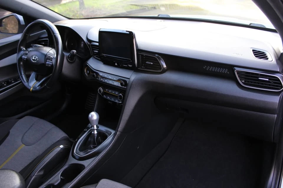2019 Hyundai Veloster - Image 14 of 17