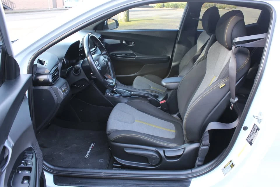 2019 Hyundai Veloster - Image 9 of 17