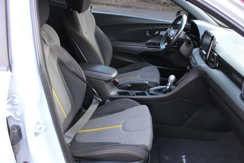 2019 Hyundai Veloster - Image 15 of 17