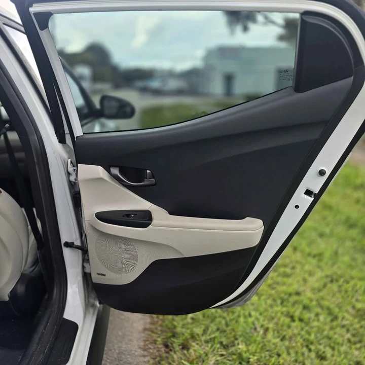 2019 Hyundai Veloster - Image 12 of 13