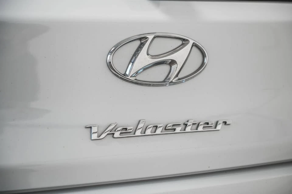 2019 Hyundai Veloster N - Image 14 of 17
