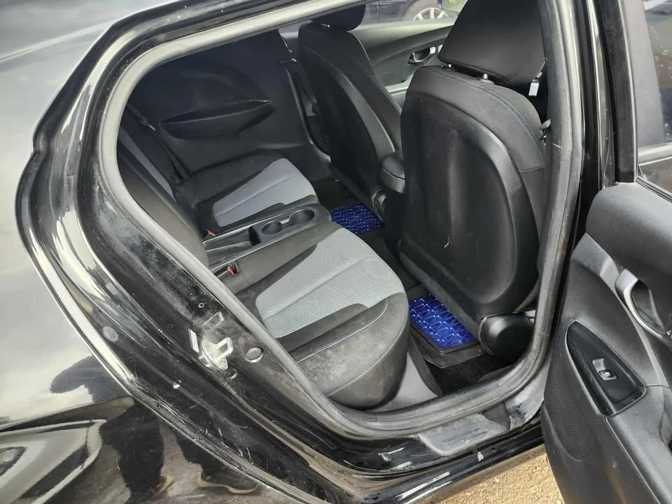 2019 Hyundai Veloster - Image 17 of 19