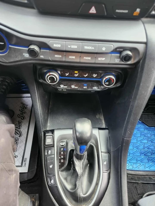 2019 Hyundai Veloster - Image 14 of 19