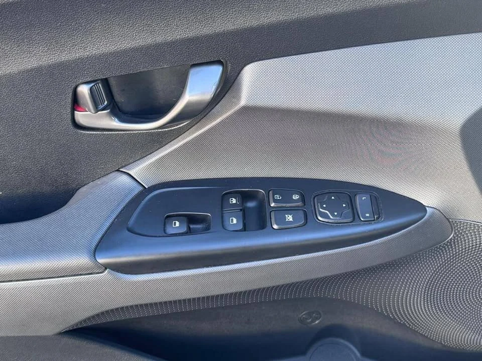 2019 Hyundai Veloster - Image 9 of 17