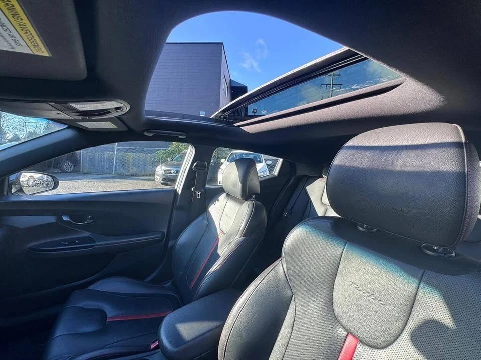 2019 Hyundai Veloster - Image 10 of 17