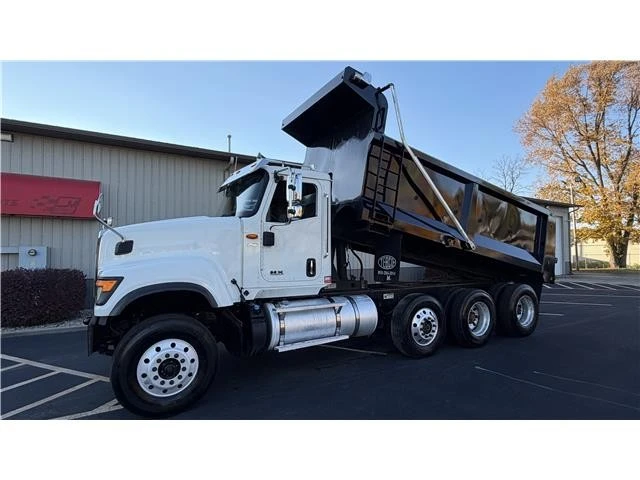 2019 International HX - Image 16 of 21