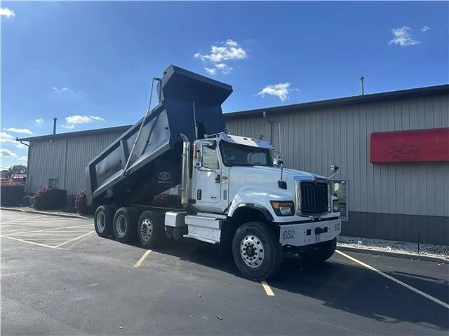 2019 International HX - Image 8 of 21