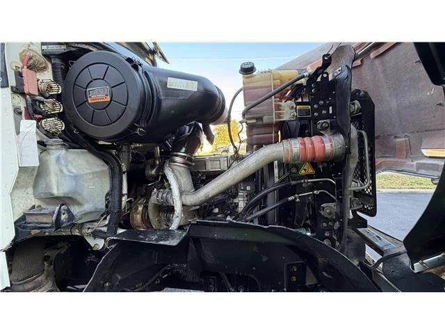 2019 International HX - Image 19 of 21