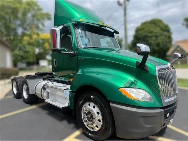 2019 International LT - Image 2 of 17