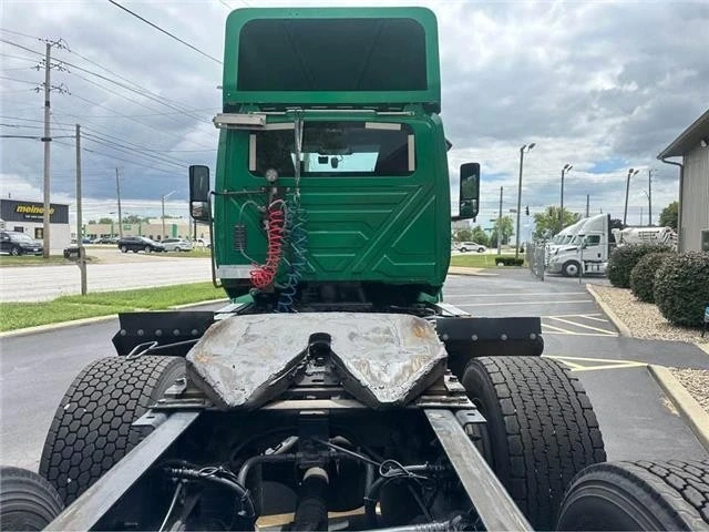 2019 International LT - Image 7 of 17