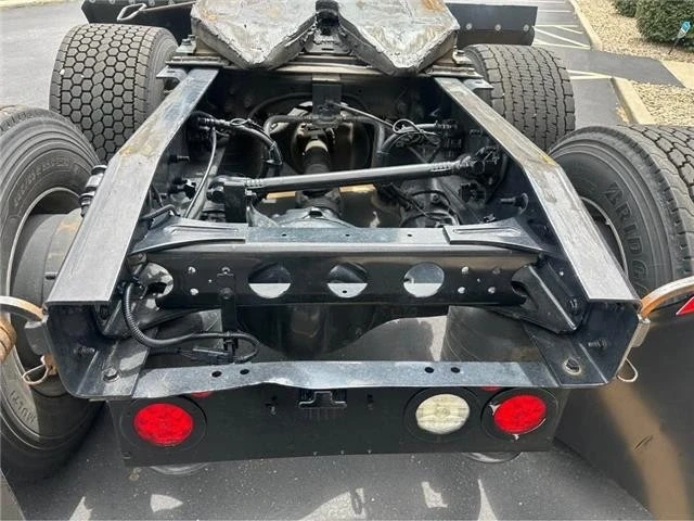 2019 International LT - Image 10 of 17