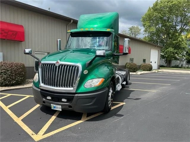 2019 International LT - Image 11 of 17