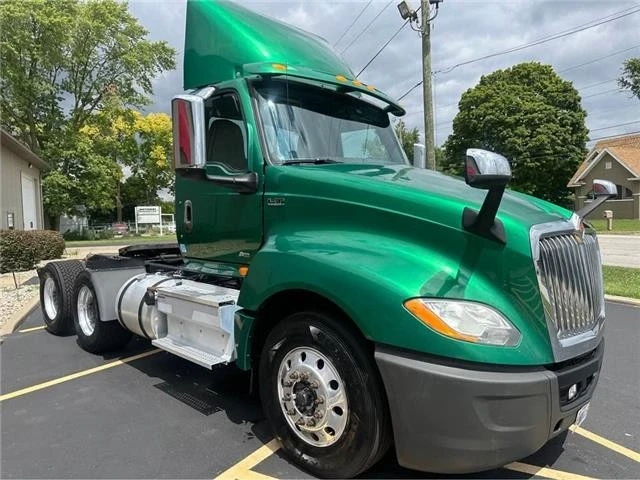 2019 International LT - Image 16 of 17