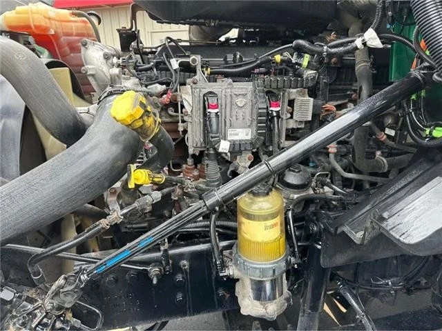 2019 International LT - Image 8 of 17