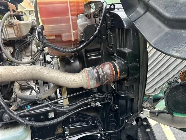 2019 International LT - Image 14 of 17