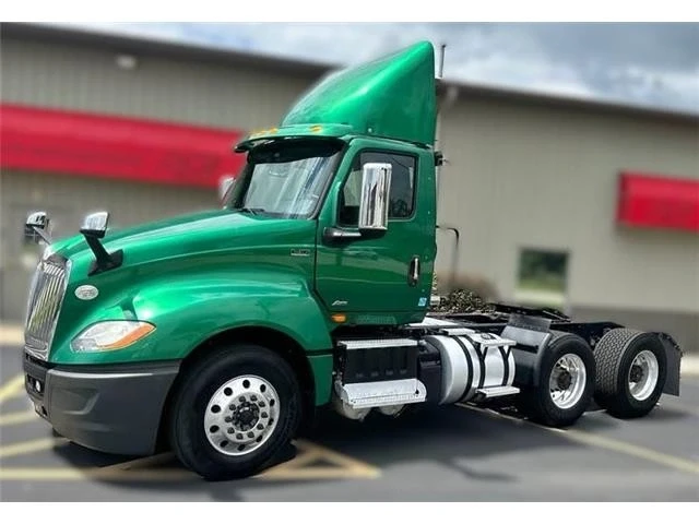 2019 International LT - Image 3 of 17