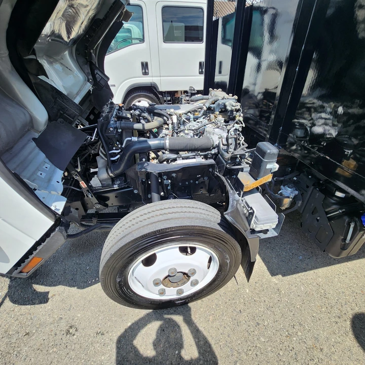 2019 Isuzu Elf - Image 31 of 31