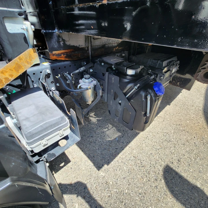 2019 Isuzu Elf - Image 29 of 31