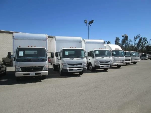2019 Isuzu Elf - Image 12 of 31