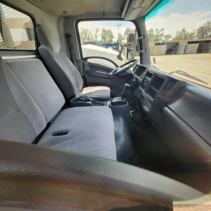 2019 Isuzu Elf - Image 31 of 31